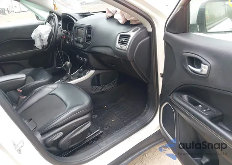 2018 Jeep Compass Latitude 4X4 z USA, uszkodzony, nr VIN 3C4NJDBB6JT142575